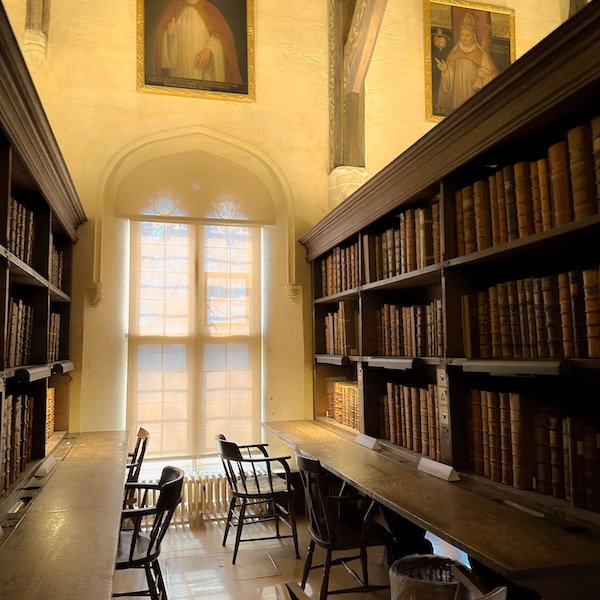 Duke Humfrey's Library in Oxford, which served as the Hogwarts Library in Harry Potter