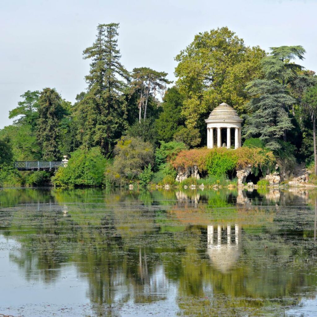 Bois de Vincennes reflected on a calm lake